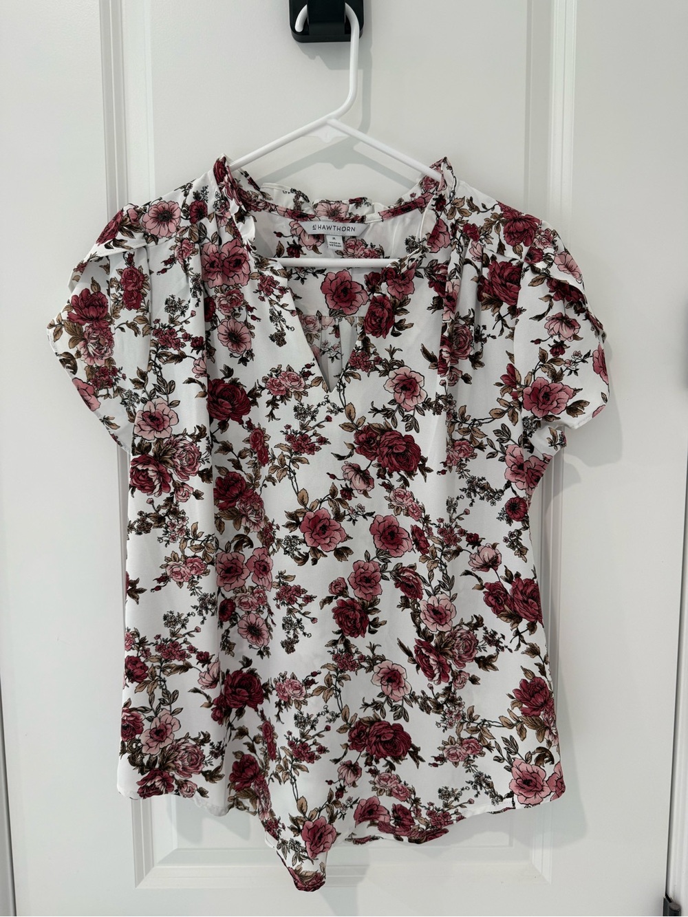 41 Hawthorn White Floral Keyhole Blouse with Rose Print